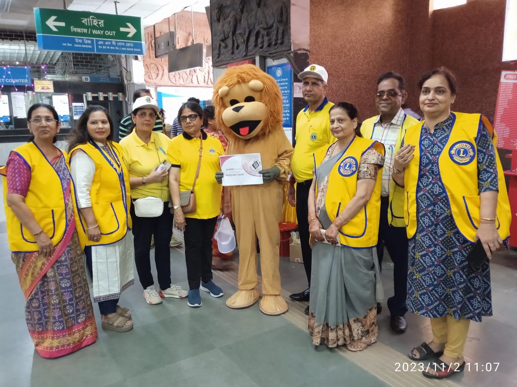 লাওন্স ক্লাবের পক্ষ থেকে মেট্রোর যাত্রীদের বিনামূল্যে স্বাস্থ্য সেবা