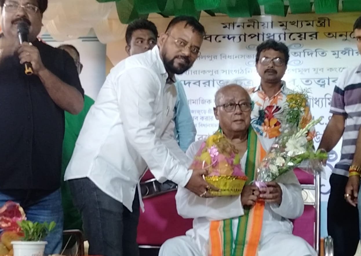 দক্ষিণ দমদমের ২৪ নং ওয়ার্ডে রক্তদান উৎসব ও ছাত্রছাত্রীদের সংবর্ধনা প্রদান